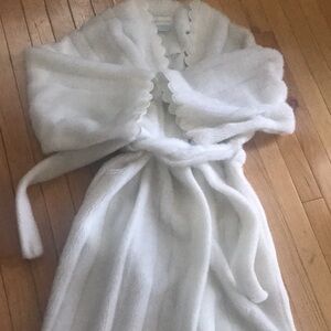 Vintage Neiman Marcus scalloped bath robe